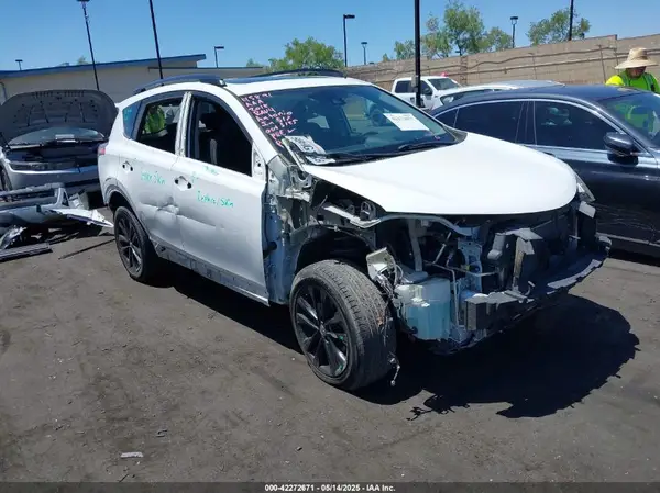 2T3WFREV3JW428904 2018 TOYOTA RAV 4 - Image 1