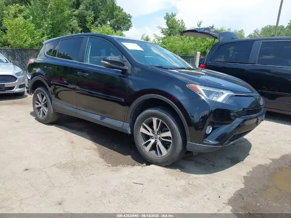 2T3WFREV3JW468450 2018 TOYOTA RAV 4 - Image 1