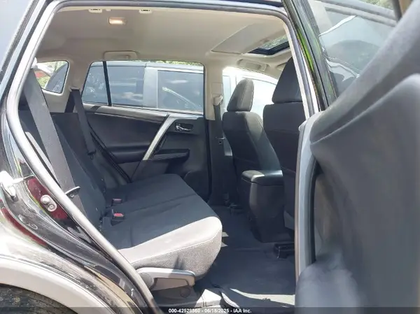 2T3WFREV3JW468450 2018 TOYOTA RAV 4 - Image 8
