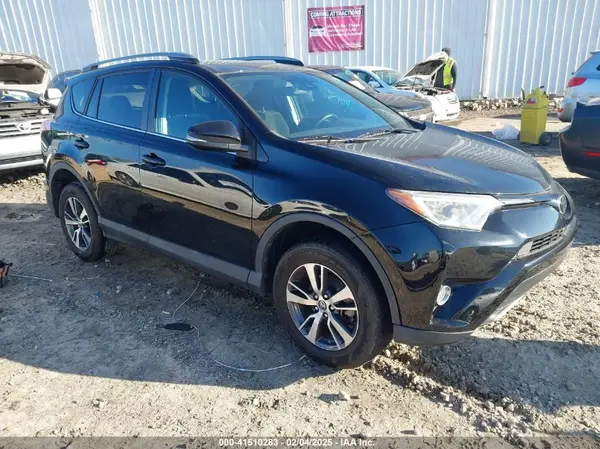 2T3WFREV4HW401852 2017 TOYOTA RAV 4 - Image 1