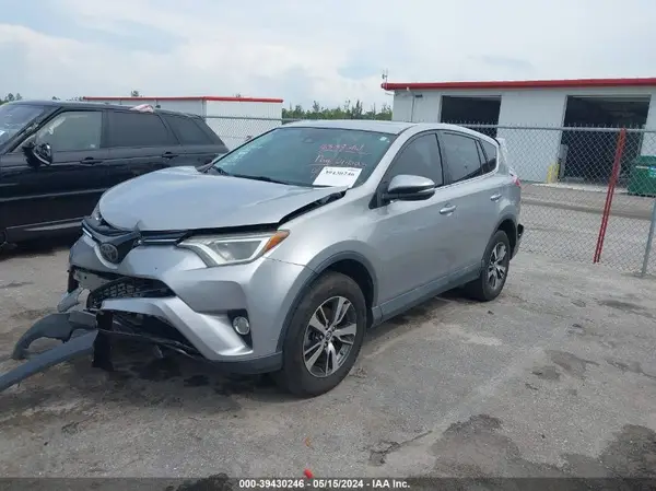 2T3WFREV4JW410069 2018 TOYOTA RAV 4 - Image 2