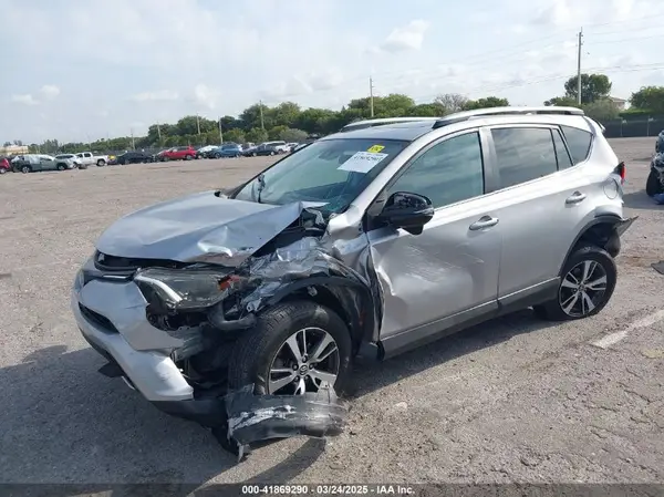 2T3WFREV5JW407424 2018 TOYOTA RAV 4 - Image 2