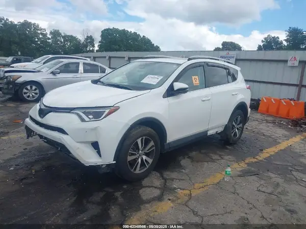 2T3WFREV6HW320318 2017 TOYOTA RAV 4 - Image 2