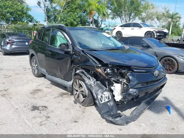 2T3WFREV6HW337622 2017 TOYOTA RAV 4 - Image 1