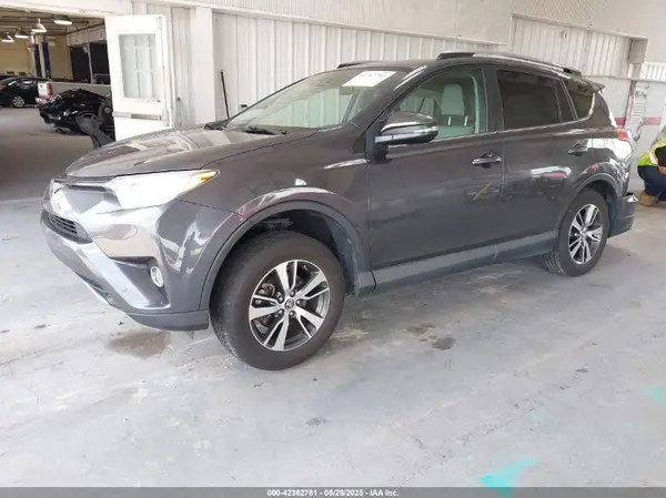 2T3WFREV6HW389364 2017 TOYOTA RAV 4 - Image 2