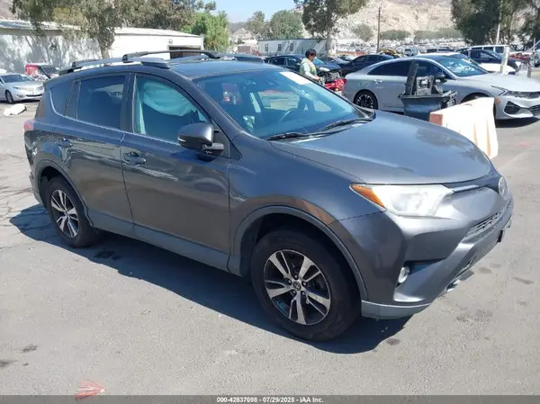 2T3WFREV7JW470959 2018 TOYOTA RAV 4 - Image 1