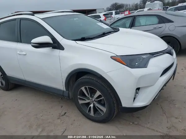 2T3WFREV8GW259777 2016 TOYOTA RAV 4 - Image 1