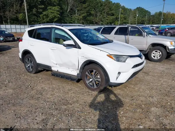 2T3WFREV8GW306452 2016 TOYOTA RAV 4 - Image 1