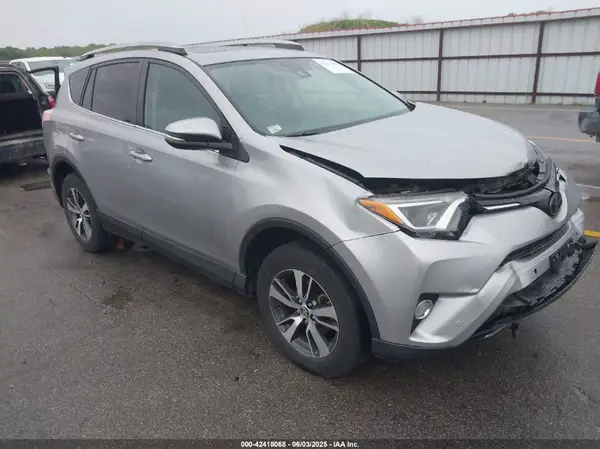 2T3WFREV8HW391424 2017 TOYOTA RAV 4 - Image 1