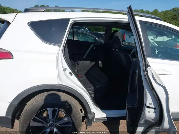 2T3WFREV8JW423617 2018 TOYOTA RAV 4 - Image 8