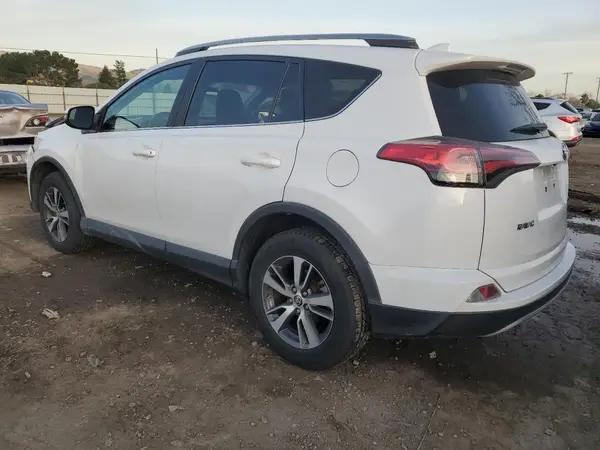 2T3WFREV8JW435895 2018 TOYOTA RAV 4 - Image 2
