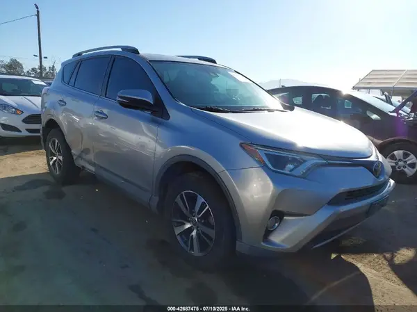 2T3WFREV8JW474230 2018 TOYOTA RAV 4 - Image 1