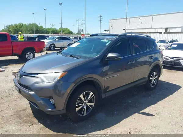 2T3WFREV9HW387608 2017 TOYOTA RAV 4 - Image 2