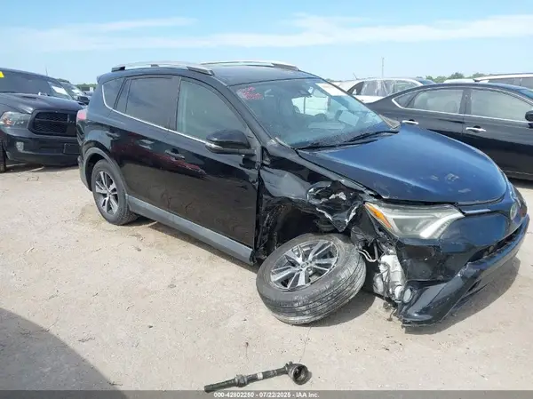 2T3WFREV9JW429359 2018 TOYOTA RAV 4 - Image 1
