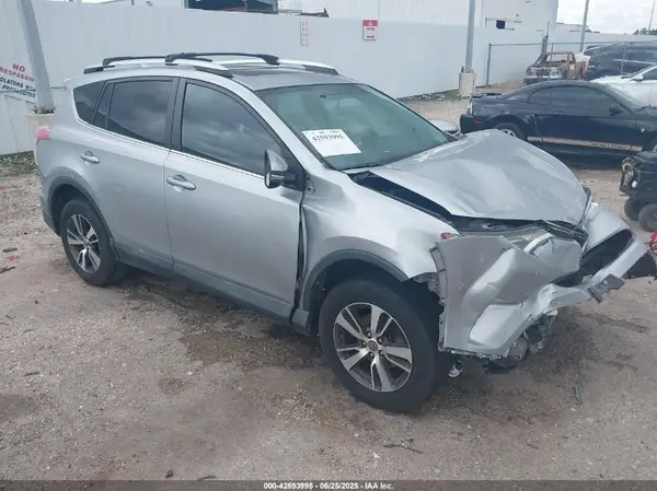 2T3WFREVXGW264639 2016 TOYOTA RAV 4 - Image 1
