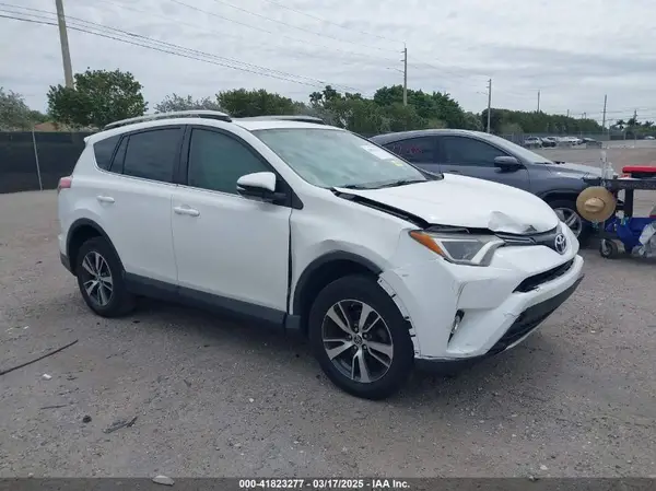 2T3WFREVXGW272188 2016 TOYOTA RAV 4 - Image 1