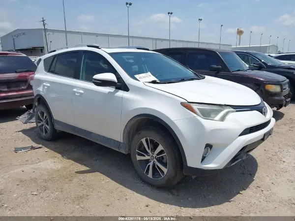 2T3WFREVXGW305741 2016 TOYOTA RAV 4 - Image 1