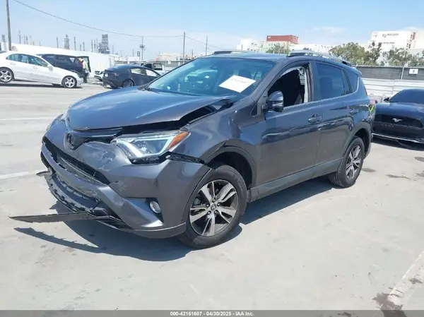 2T3WFREVXHW335954 2017 TOYOTA RAV 4 - Image 2