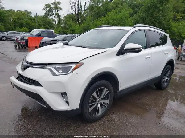 2T3WFREVXJW444968 2018 TOYOTA RAV 4 - Image 2