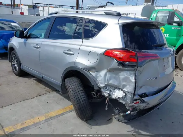2018 TOYOTA RAV 4 auction photo 6