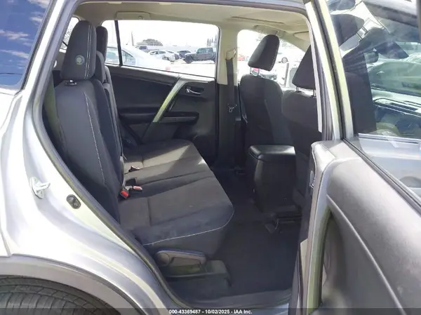 2018 TOYOTA RAV 4 auction photo 8