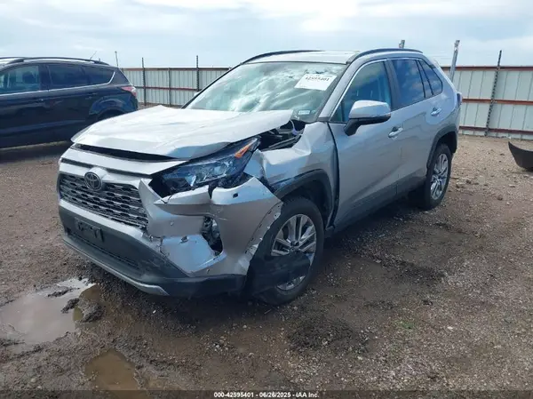 2T3Y1RFV5KC011082 2019 TOYOTA RAV 4 - Image 2