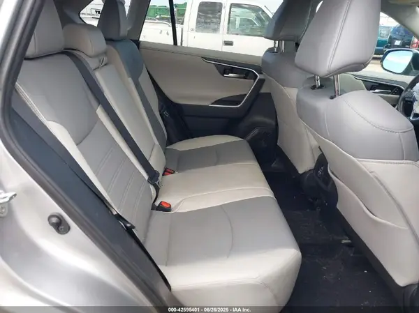 2T3Y1RFV5KC011082 2019 TOYOTA RAV 4 - Image 8