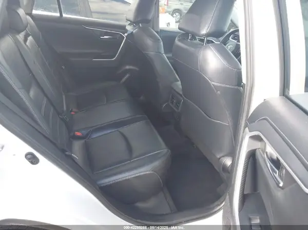 2T3Y1RFV7KW017853 2019 TOYOTA RAV 4 - Image 8