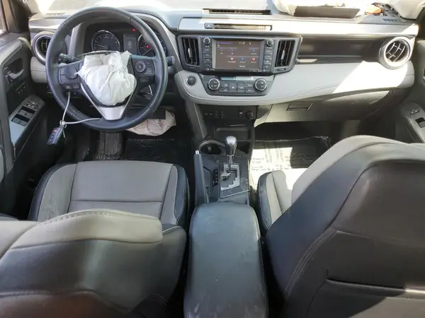 2T3YFREV4HW316082 2017 TOYOTA RAV 4 - Image 8