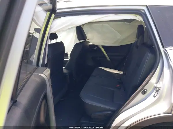2T3YFREV4JW454940 2018 TOYOTA RAV 4 - Image 8