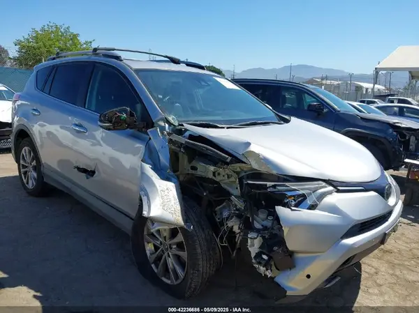 2T3YFREV4JW477313 2018 TOYOTA RAV 4 - Image 1