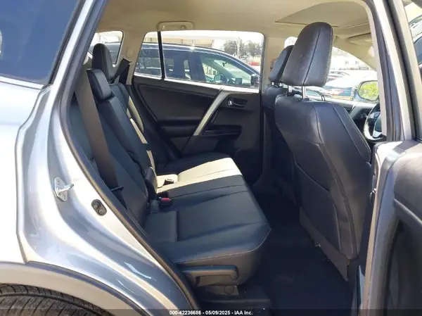 2T3YFREV4JW477313 2018 TOYOTA RAV 4 - Image 8