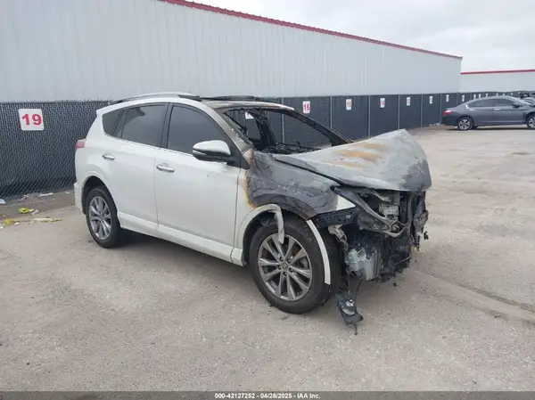2T3YFREV5HW334803 2017 TOYOTA RAV 4 - Image 1