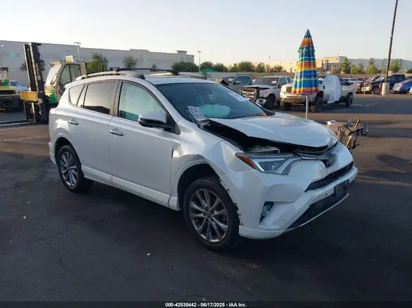 2T3YFREV5HW335093 2017 TOYOTA RAV 4 - Image 1