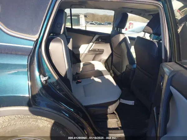 2T3YFREV7HW349660 2017 TOYOTA RAV 4 - Image 8