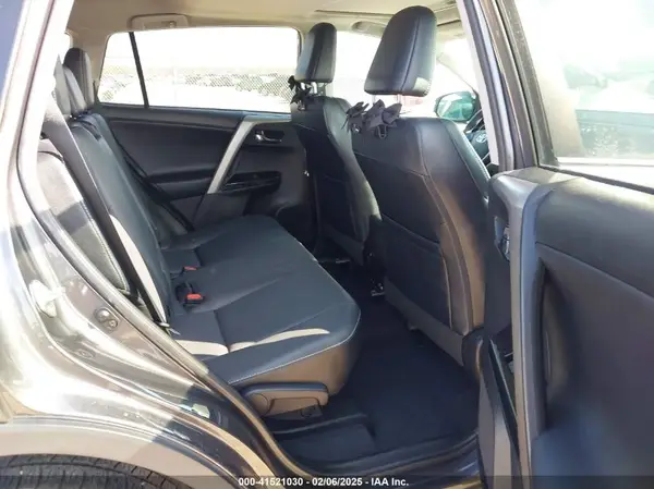 2T3YFREV7HW358262 2017 TOYOTA RAV 4 - Image 8