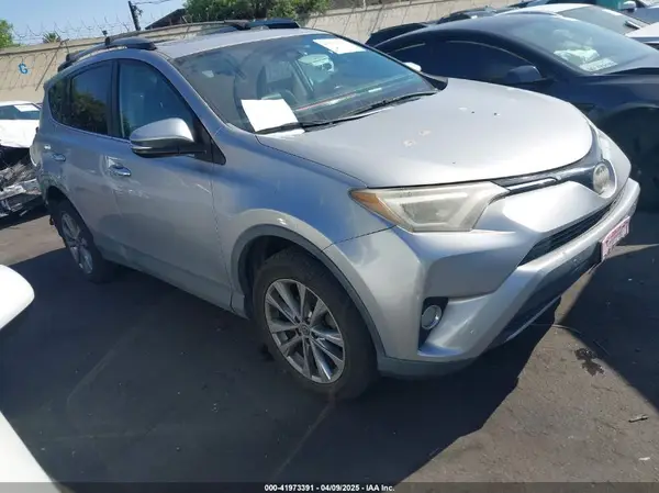 2T3YFREV8HW334780 2017 TOYOTA RAV 4 - Image 1