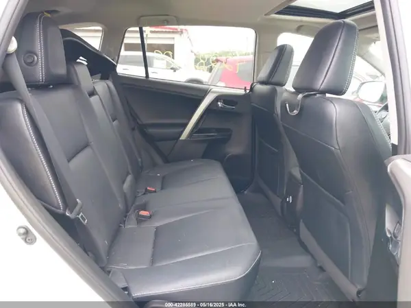 2T3YFREV8HW398074 2017 TOYOTA RAV 4 - Image 8