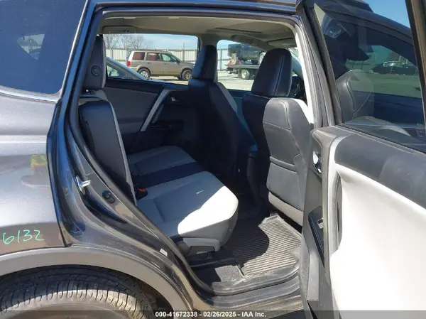 2T3YFREV8JW522835 2018 TOYOTA RAV 4 - Image 8