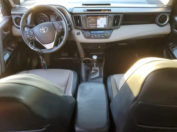 2T3YFREV9HW350325 2017 TOYOTA RAV 4 - Image 8