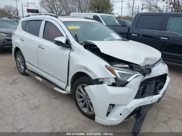 2T3YFREVXHW319536 2017 TOYOTA RAV 4 - Image 1