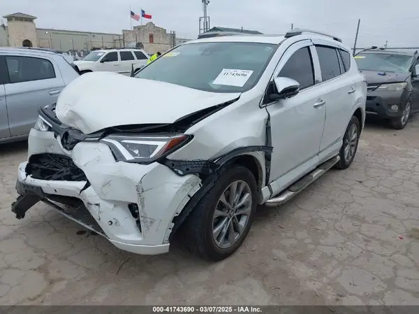 2T3YFREVXHW319536 2017 TOYOTA RAV 4 - Image 2