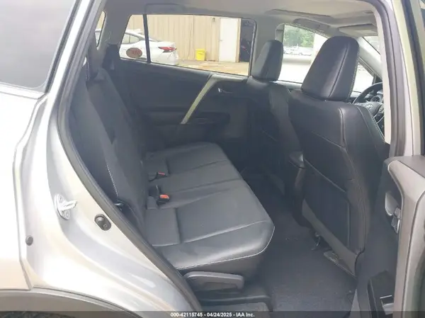 2T3YFREVXHW337535 2017 TOYOTA RAV 4 - Image 8