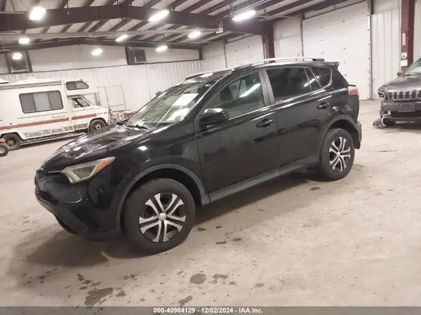 2T3ZFREV0HW325284 2017 TOYOTA RAV 4 - Image 2