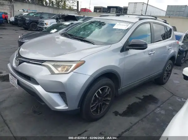 2T3ZFREV0HW351772 2017 TOYOTA RAV 4 - Image 2