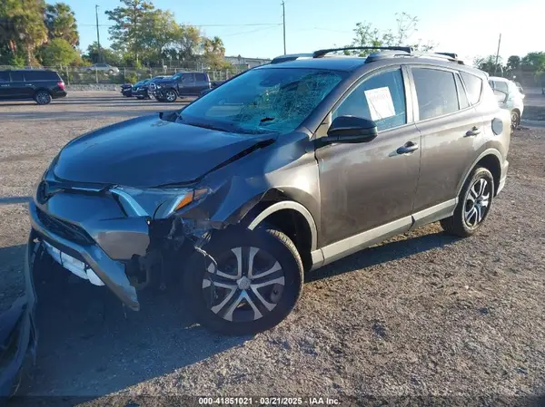 2T3ZFREV0HW354624 2017 TOYOTA RAV 4 - Image 2