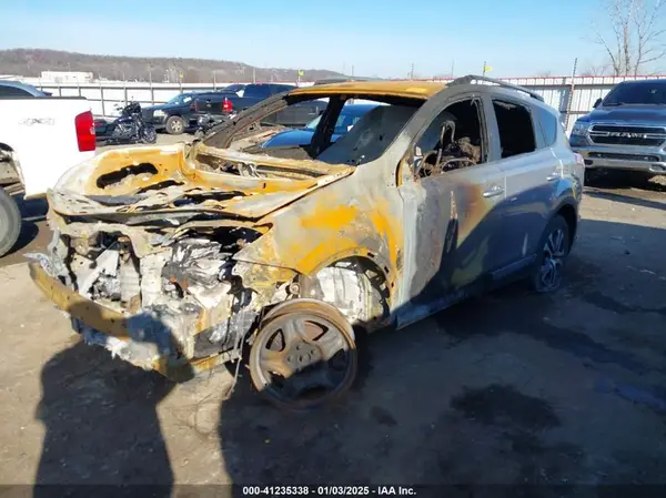 2T3ZFREV2HW337517 2017 TOYOTA RAV 4 - Image 2