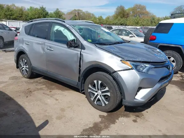2T3ZFREV2HW345276 2017 TOYOTA RAV 4 - Image 1