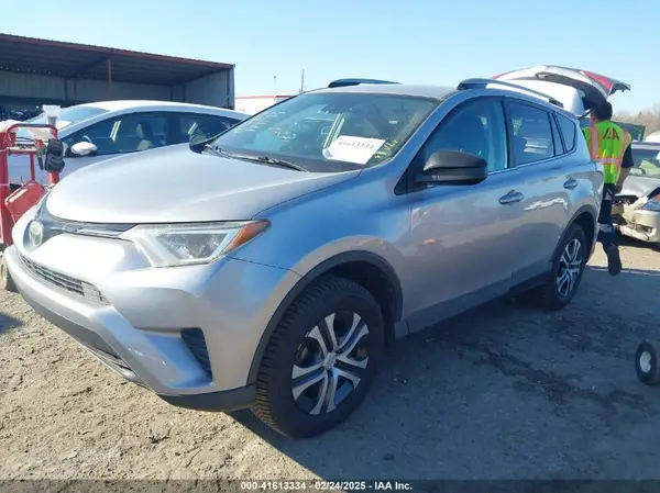 2T3ZFREV2HW350574 2017 TOYOTA RAV 4 - Image 2
