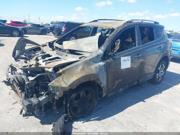 2T3ZFREV2HW368606 2017 TOYOTA RAV 4 - Image 2